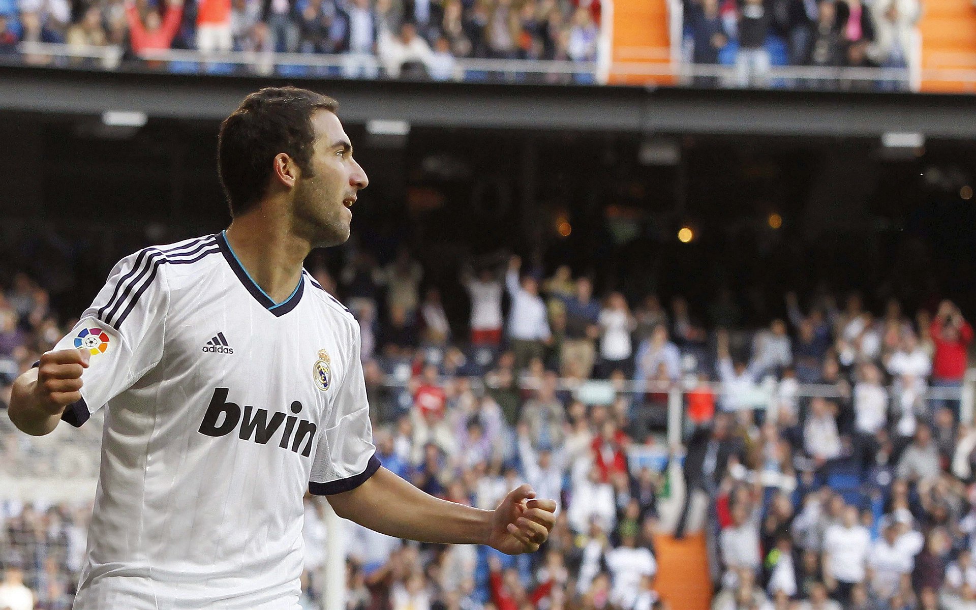 九游（jiuyou.com）游戏-巴尔：以强大的防守和出色的跑位，成为全黑队中场不可或缺的一员